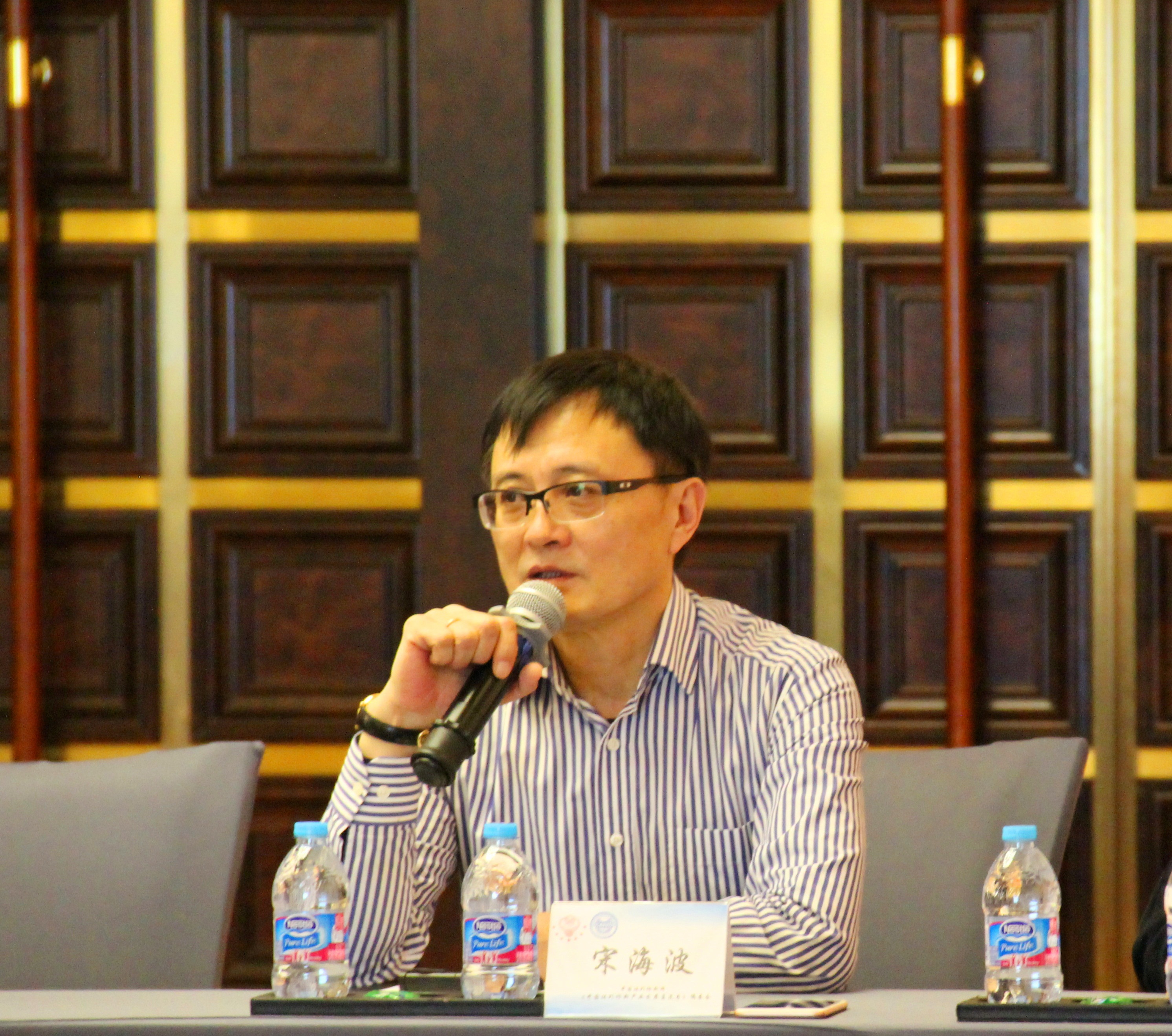 宋海波1_副本.jpg 宋海波1_副本.jpg