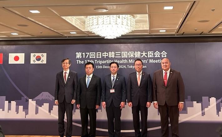 China Participates in 17th Tripartite Health Ministers�� Meeting in Japan